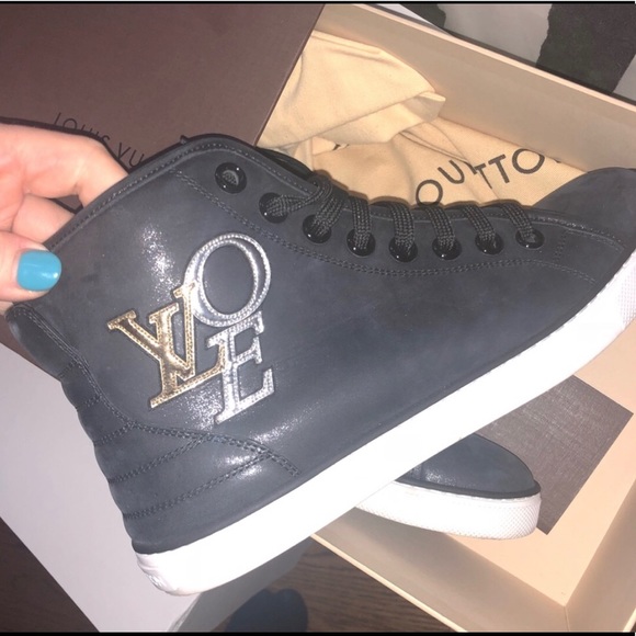 LV *RARE* AUTHENTIC SNEAKERS‼️🤩 - Picture 4 of 10